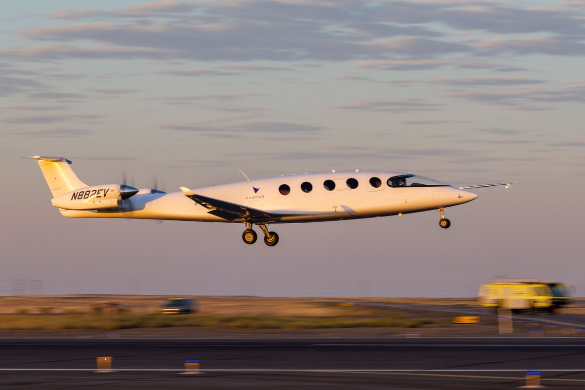 Alice has taken flight, marking a beautiful, new dawn in aviation - the #electric era is here and we are proud to lead the way! This historic achievement wouldn’t have been possible without our incredible team - thank you! #electricaviation #zeroemissions