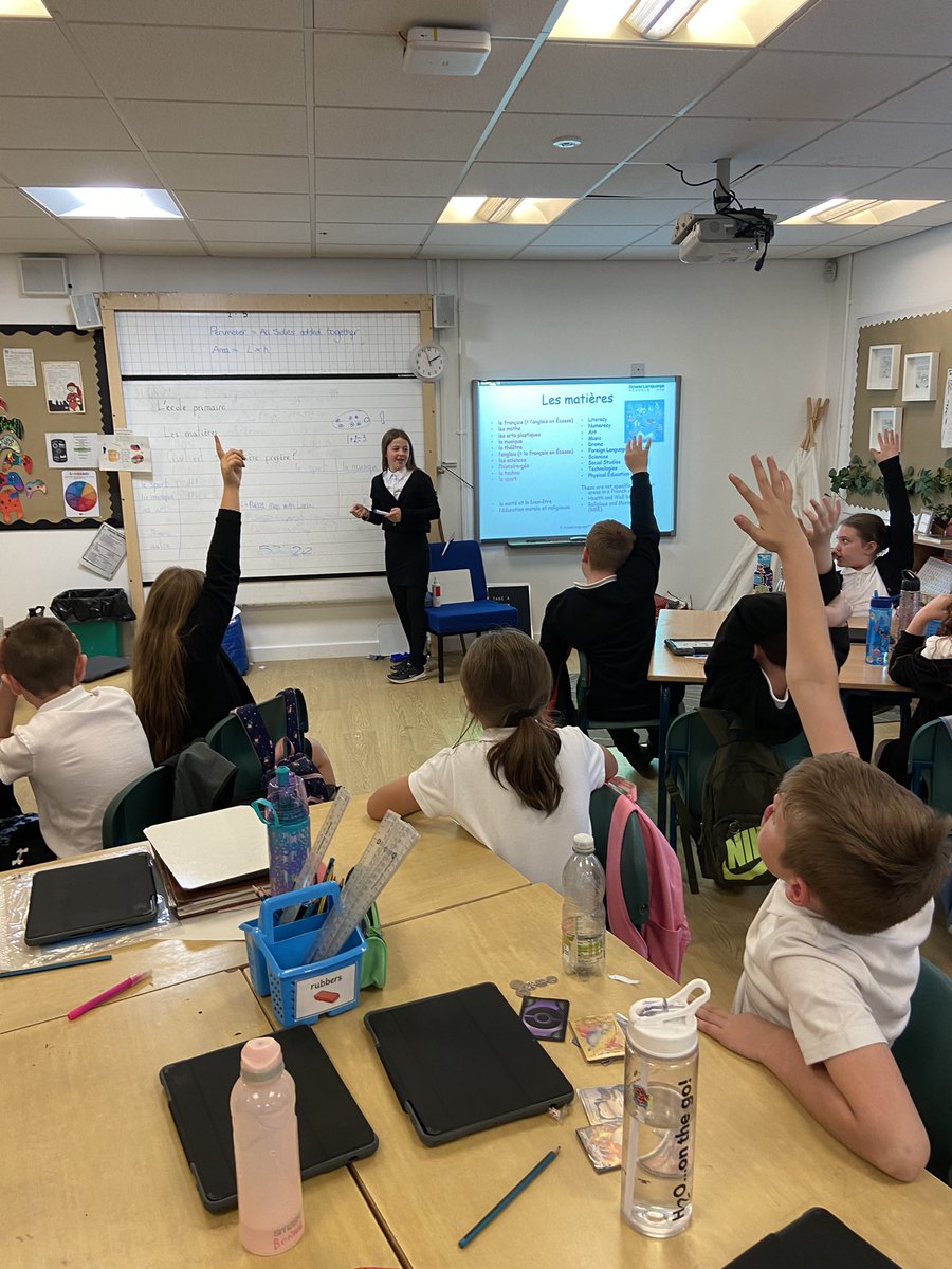 MrsEastonanto's tweet photo. In P6 we reminded ourselves of what the subjects are in French with a game of Pictionary ✍️ 🇫🇷 👏 @MrsMcManusanto https://t.co/n3eV6ezPGO