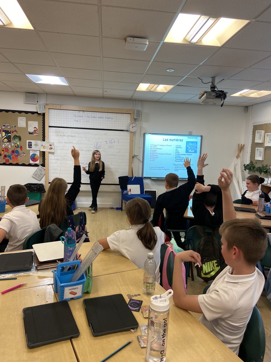 MrsEastonanto's tweet photo. In P6 we reminded ourselves of what the subjects are in French with a game of Pictionary ✍️ 🇫🇷 👏 @MrsMcManusanto https://t.co/n3eV6ezPGO