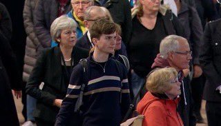 TheMaymentum's tweet photo. Lady Theresa May and her husband, Philip paying their respect for Queen Elizabeth II at her lying in state in London #RIPQueenElizabethII https://t.co/v87tiqtpvZ