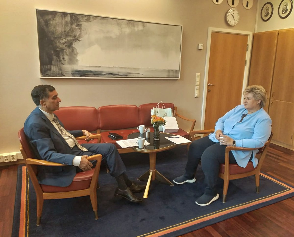 Amb_BabarAmin's tweet photo. Pleasure to discuss 🇵🇰🇸🇯 poltical, economic, trade and parliamentary ties with former PM and current Opposition Leader, Hon. Erna Solberg. Apprised on #PakistanFloods #ClimateCalamity,  the need for International effort to provide #ClimateJustice. Spoke on HR violations in IIOJK https://t.co/h6ETnQKmBh