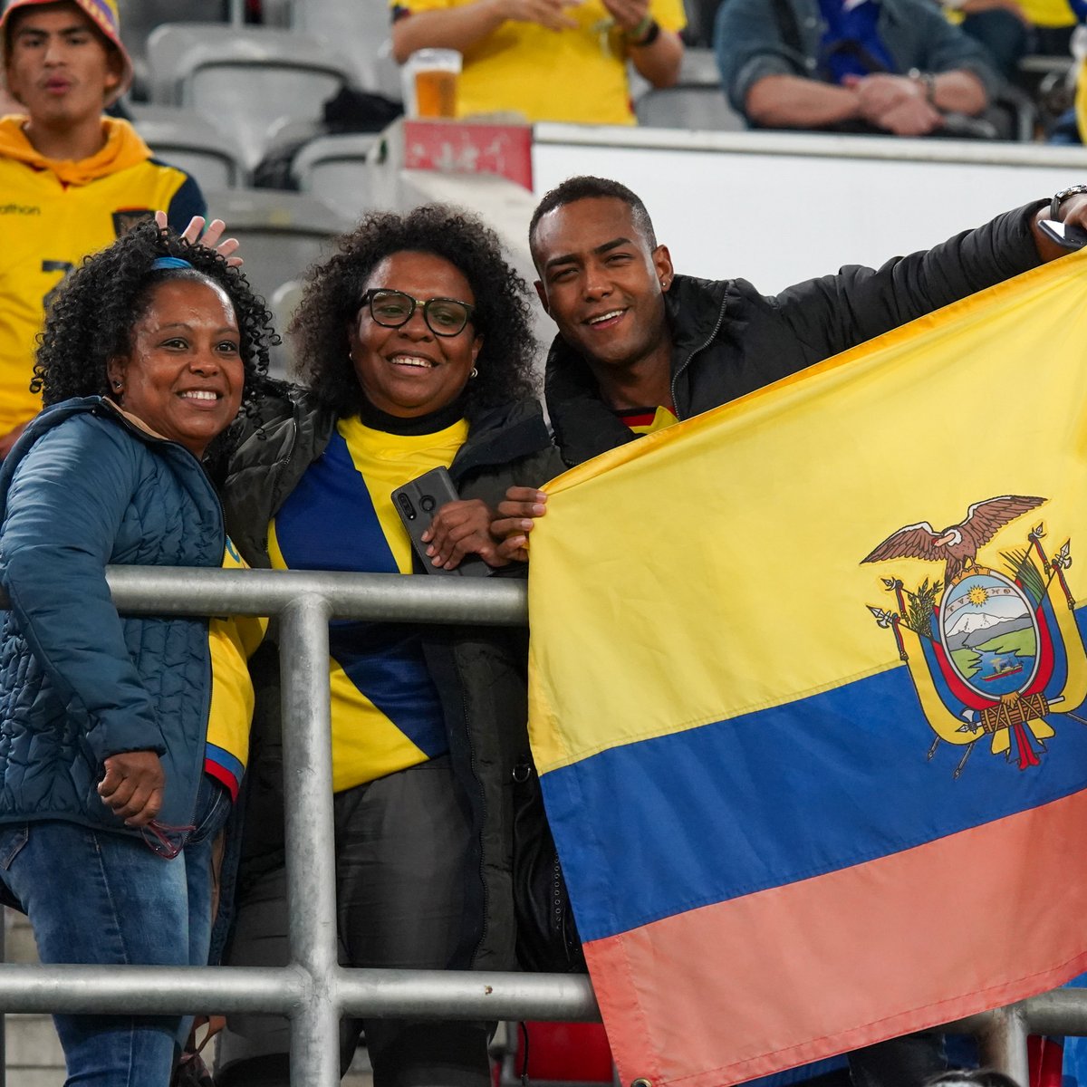 LaTri's tweet photo. 🙌 ¡Como en casa, una vez más!

🔥 #LaTri cerró con un empate a cero su gira europea en Düsseldorf, en medio del conmovedor apoyo de nuestros compatriotas.