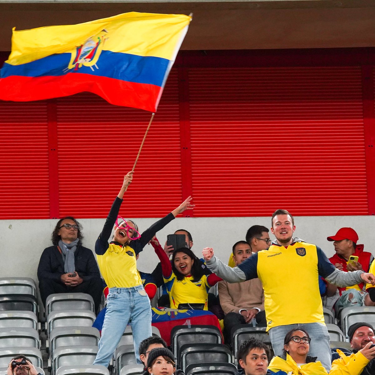 LaTri's tweet photo. 🙌 ¡Como en casa, una vez más!

🔥 #LaTri cerró con un empate a cero su gira europea en Düsseldorf, en medio del conmovedor apoyo de nuestros compatriotas.