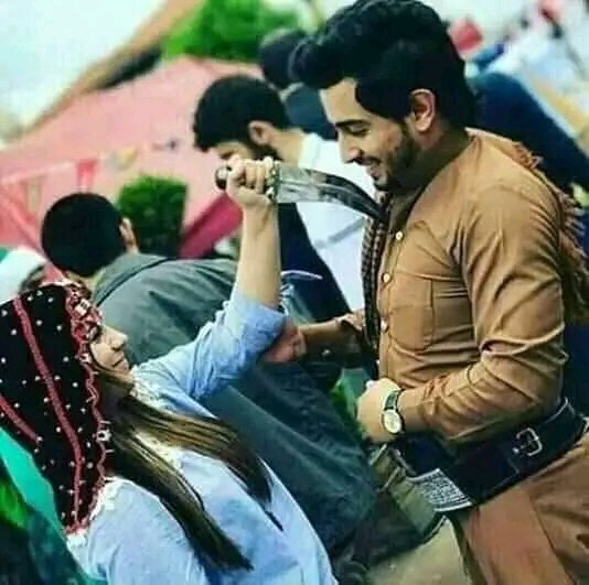ياسكري المفرط ويا الخمر الحلال** خدّك مثل تربة حلب
 
يامنبع الكــــوثر ويالـــعذب الزلال** ياعالي الجنّة رتب

يالمنفرد بالزين في ذاته
مسكين قلبي في المحبة زادت انّاته

...صالح بن عامر ...