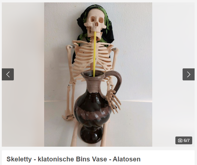realcriscross's tweet photo. Ich habe auf Ebay Kleinanzeigen einen Account gefunden, der jeden Gegenstand zusammen mit seinem Skelett "Skeletty" fotografiert. https://t.co/QJEURIqUa5