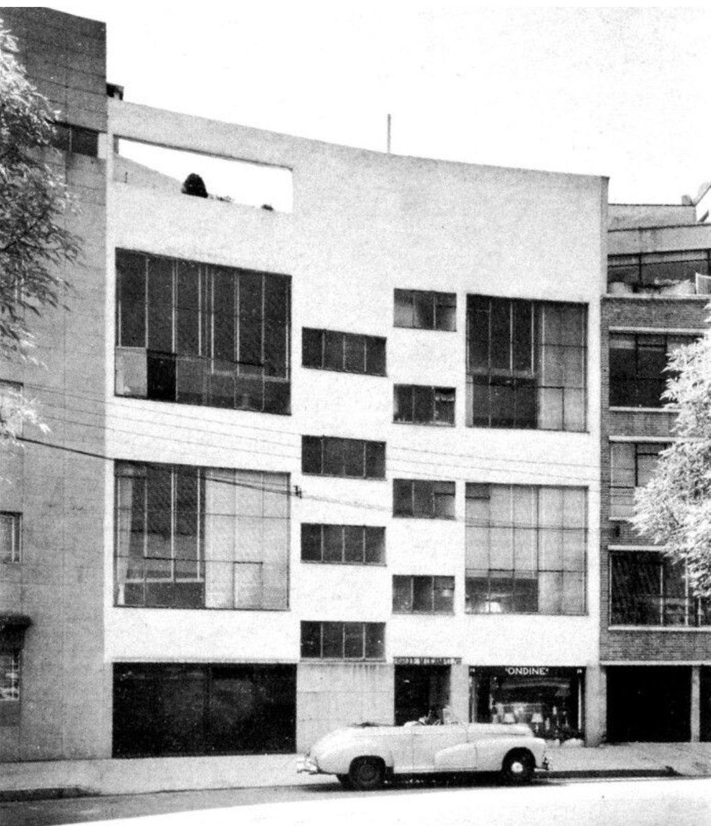 hectorvelazhv's tweet photo. Conjunto de vivienda colectiva o “Casas para artistas” diseñada por los arquitectos Luis Barragán y Max Cetto, 1941. Ciudad de México. 

Restauración por vrtical 
#arquitectura 

      Actualmente                     1939 https://t.co/OoHRzRVyRn