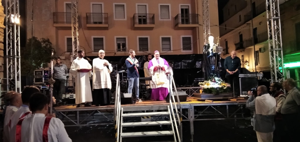 AvvenirediCal's tweet photo. Rossano-Cariati, diocesi in festa per San Nilo.
👉 Leggi di più, approfondisci: https://t.co/QwCnNWvtdl
#rossanocariati #sannilo #diocesi https://t.co/RMF4y7wYcj