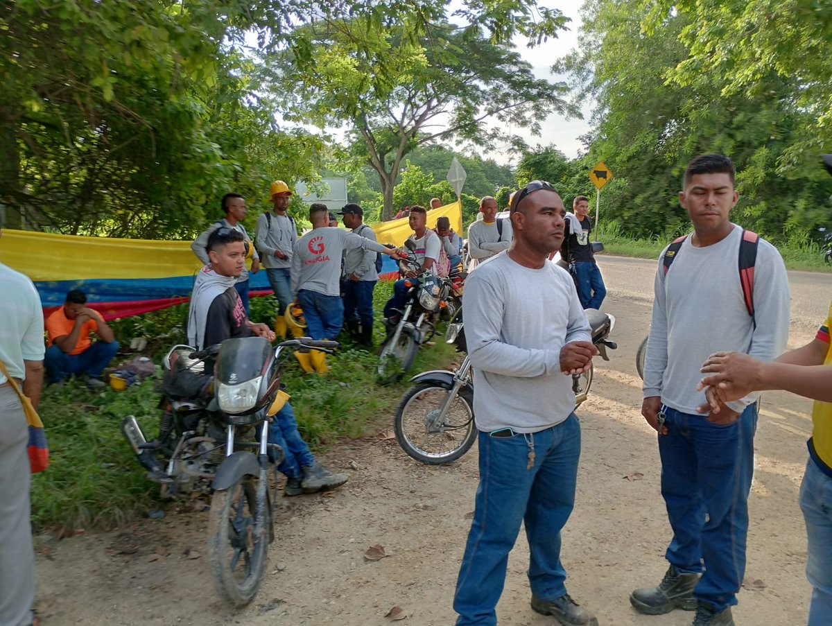 Acompañando a la comunidad de Santa Rosa, Bolivar en el paro por mejores condiciones laborales y salariales en el proyecto de TermoCaribe. <a href="/usofrenteobrero/">USO Colombia</a> <a href="/JohnUso25/">John Rodriguez USO</a>
