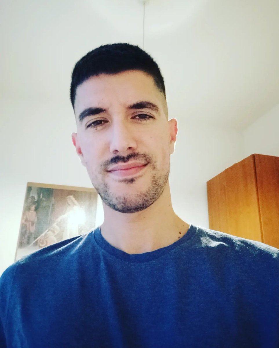 MrFox_86's tweet photo. 28 anni siamo tutti d'accordo? Ok 😌😎
#youngagain #haircut #beardcut #selfie #vanity https://t.co/3DjRCp7wvn… https://t.co/FXwpV6HJmV