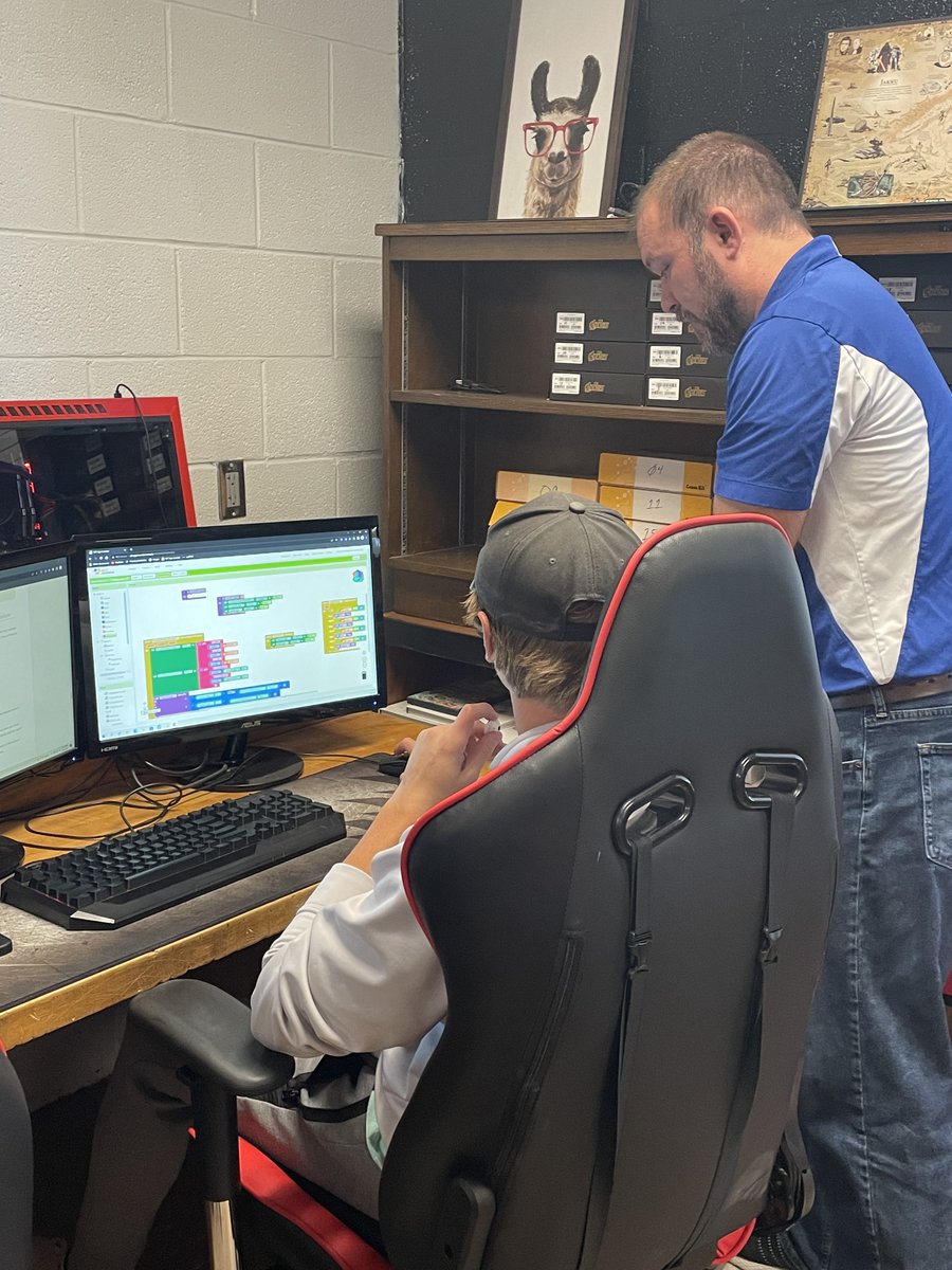 ECCEmpowers's tweet photo. PLTW CSP students testing out their gaming code. https://t.co/P88JZZ8pWN