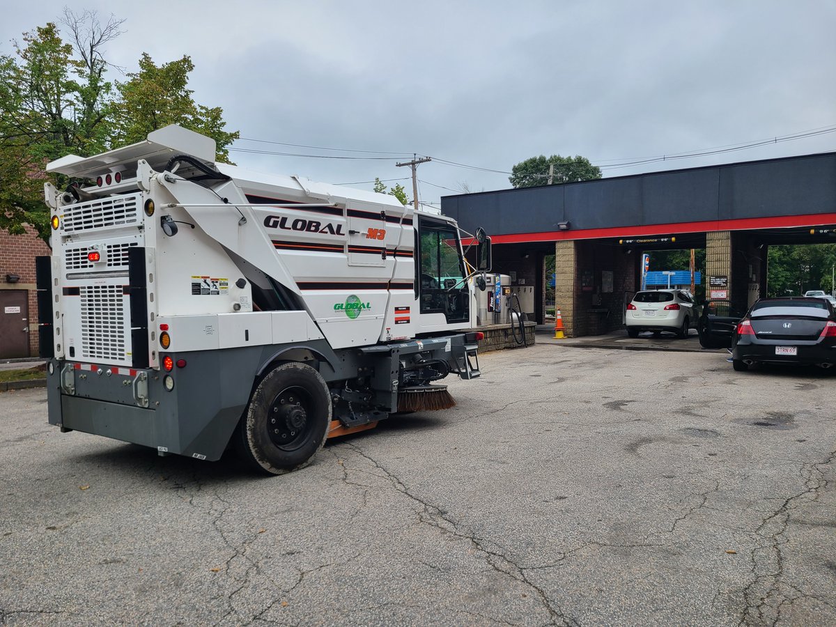 ScrubaDubCarWsh's tweet photo. They clean our streets, but where do they get clean? You got it... ScrubaDub of course! #scrubadub #scrubadubclean #carwash https://t.co/etI5xlm7no