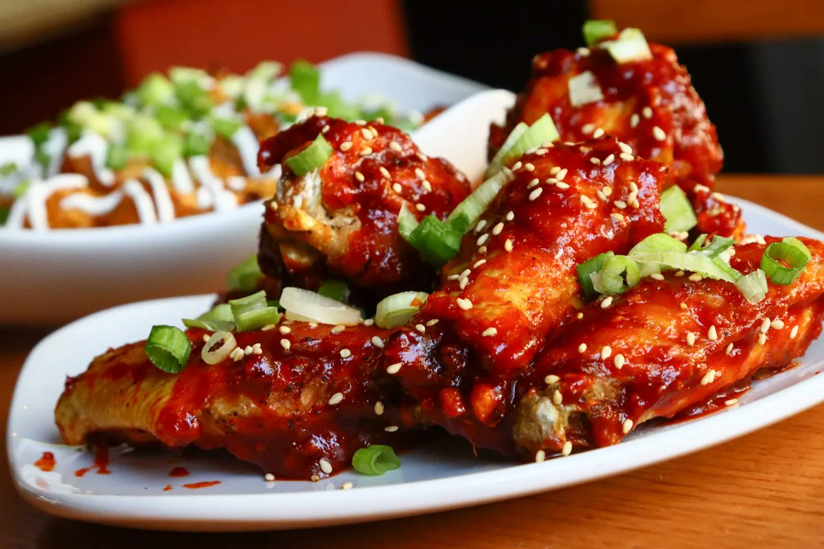 MannyWallace's tweet photo. Up first, the Gochujang Wings from @NinjaCityFood. 🐔

#clevelandwingweek https://t.co/F4XRIzSgmh
