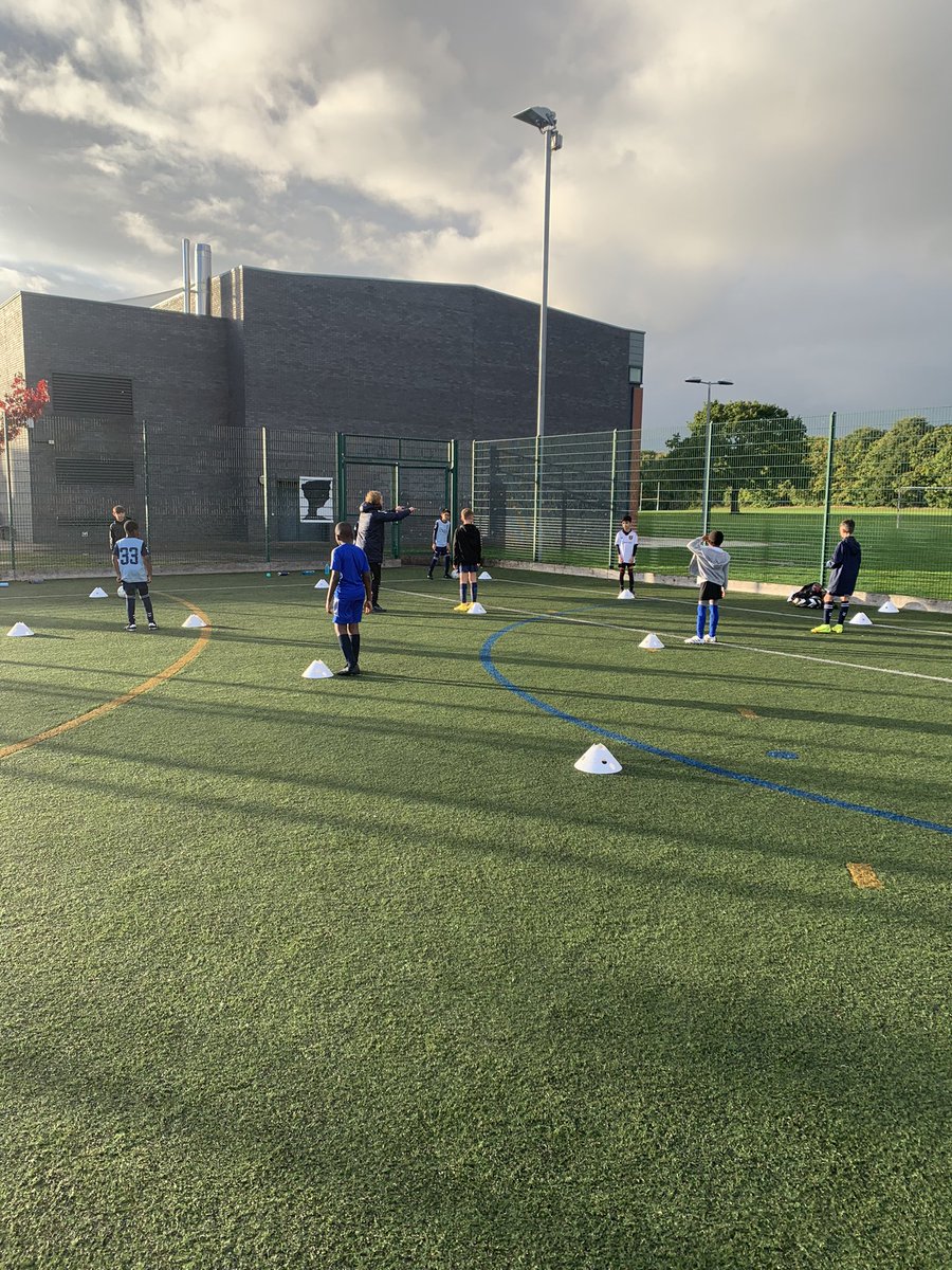 SBitC_CCFC's tweet photo. PDC
Great evening for some training tonight at are player development centre ⚽️
Tonight the player’s are working on passing and receiving!
For more information ℹ
Shaun.pierce@sbitc.org.uk
02476100525
@ArcherBassett @OnTheBallMedia1
JP https://t.co/Mr4Yyfltt6