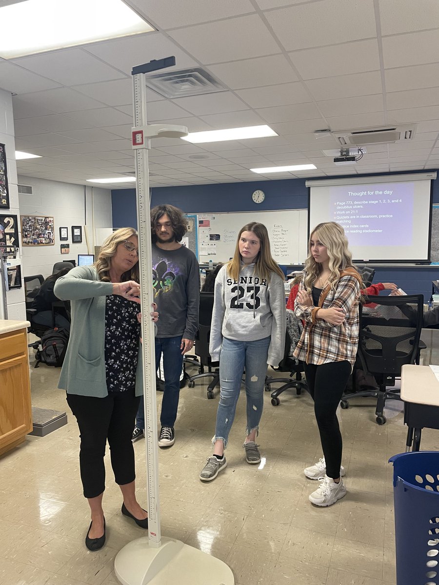 ECCEmpowers's tweet photo. Health Occupations prepping for school screenings coming up. We are training tomorrow's healthcare professionals! https://t.co/k5TNBXEDPV