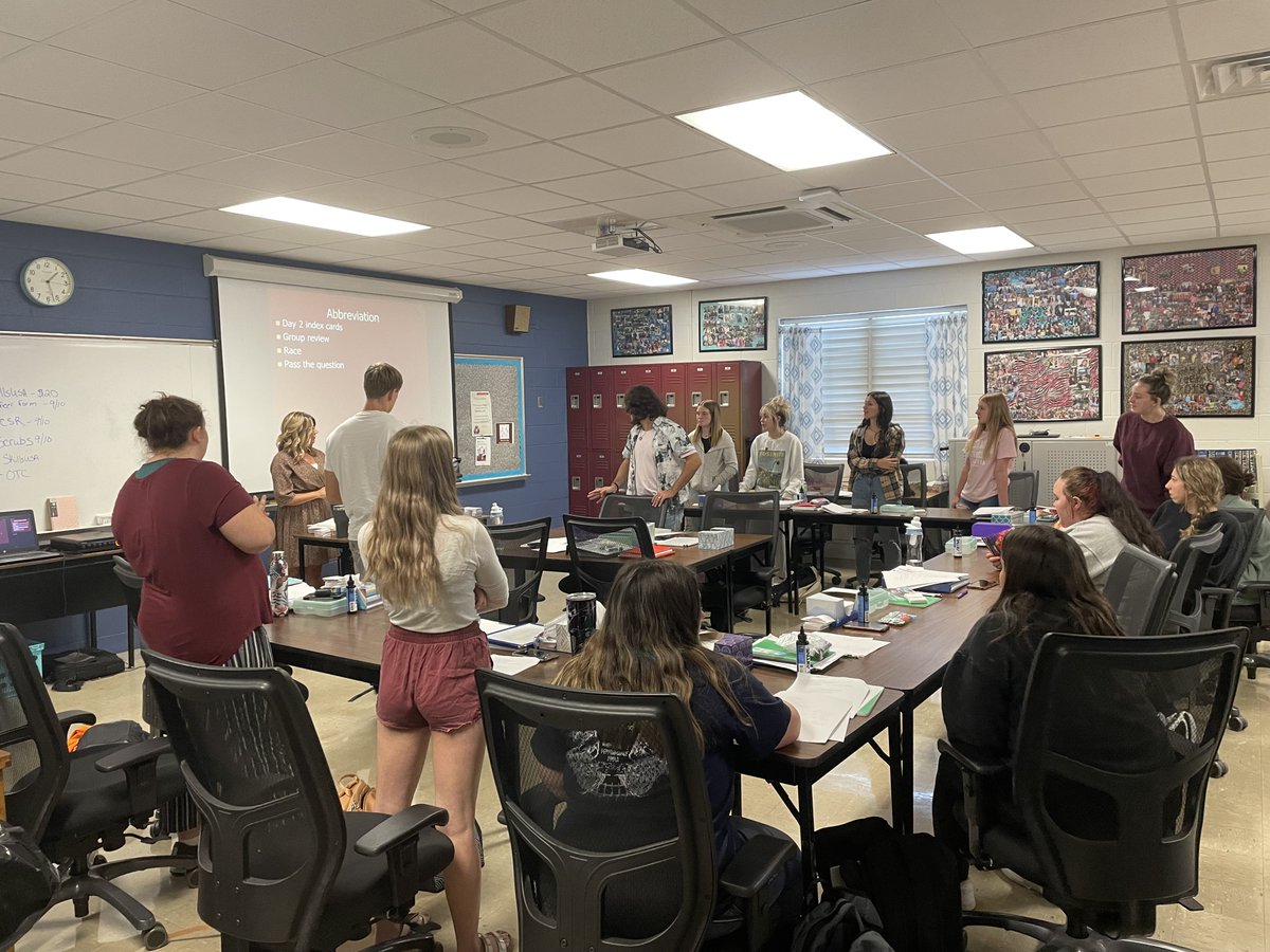 ECCEmpowers's tweet photo. Health Occupations prepping for school screenings coming up. We are training tomorrow's healthcare professionals! https://t.co/k5TNBXEDPV