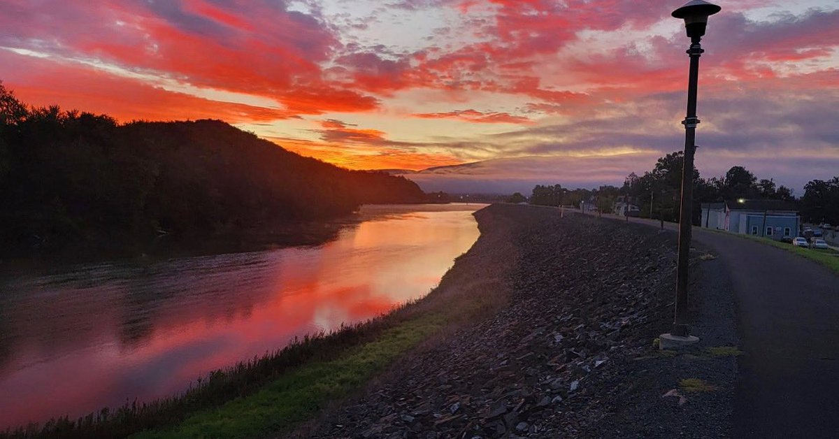 Another GORGEOUS sunrise on the Susquehanna. 😍

Photo credit: Former Lock Haven mayor, Rick Vilello

#TheHaven 🍂☀️🦅
