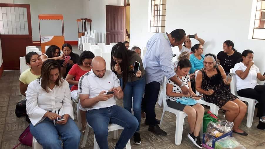 RedCIOMeta's tweet photo. La Secretaría de las TIC realiza capacitación a empresarios y emprendedores de Restrepo en Fotografía, Canva y WhatsApp Business para generar estrategias de marketing digital.

#Restrepo #SocialMedia #Publicidad #RedesSociales #MarkentingDigital #RedCio #GobMeta #ConTICExisto https://t.co/9TbNsI9Rqx