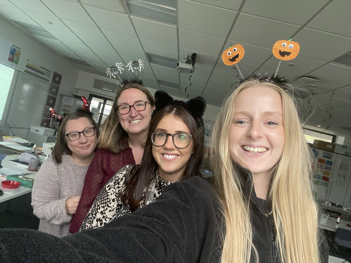 WBQ Team ready for our enterprise taster with CCYD stars of the future! ⭐️ #5&amp;6openday #halloweenchallenge