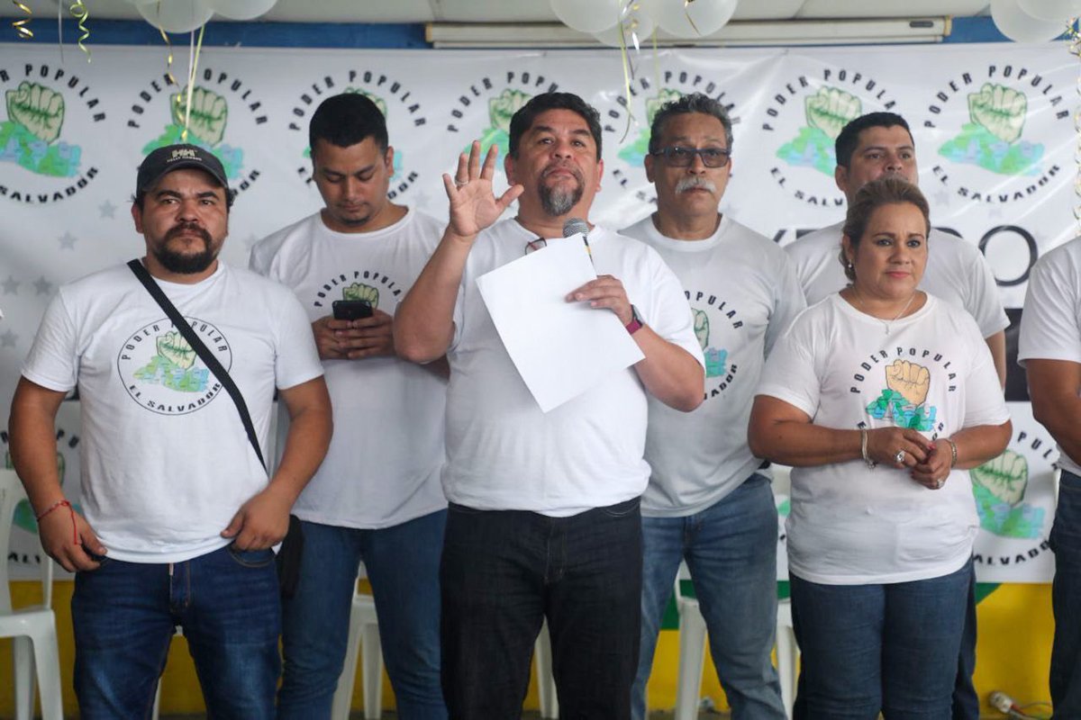 Resistencia1821's tweet photo. #Resistencia 🗣️🗳️ #NayibReeleción
Integrantes del Movimiento @PoderPopularSV, dan a conocer su postura ante el anuncio del presidente @nayibbukele, de buscar la reelección para el 2024. https://t.co/sLKOjnz4dg