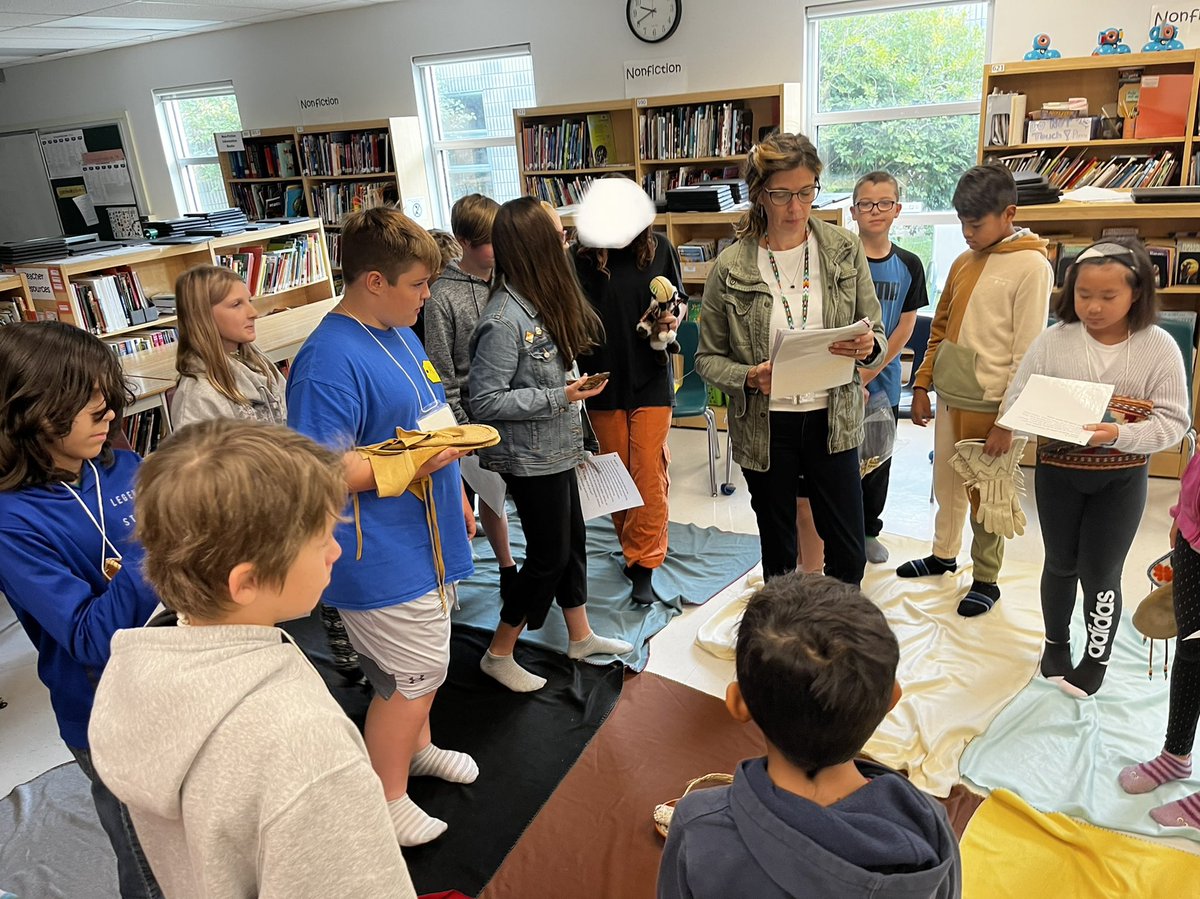 We had a fantastic time with Roseanne Irving and <a href="/FNMI_SCDSB/">SCDSB_IndigenousEd</a> learning about the history of Canadian Indigenous through a blanket activity! @OrchardParkPS <a href="/TeacherAMurray/">MrsMurraysClass</a>