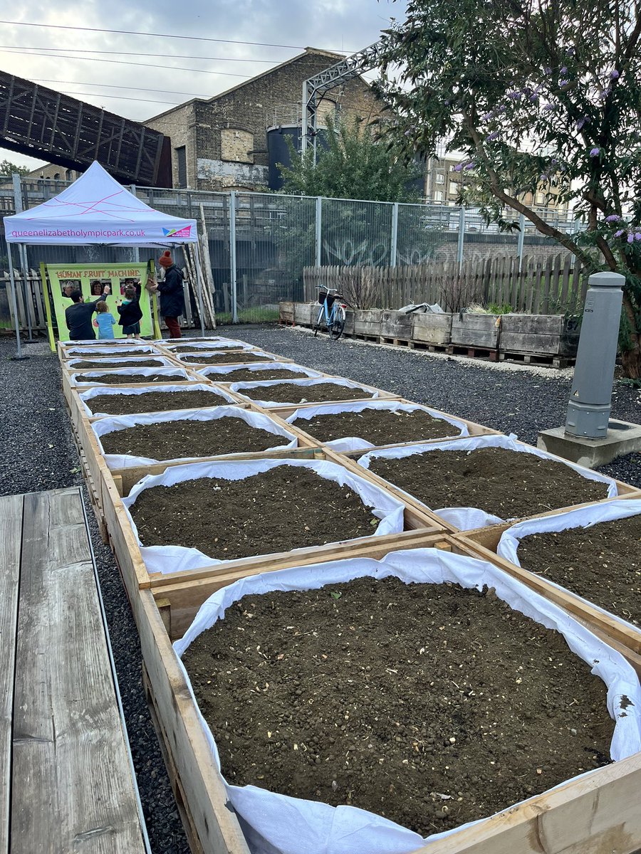 Hackney Bridge (@hackney_bridge) on Twitter photo Grand launch of the Mobile Garden at Hackney Bridge tonight 🪴👩🌾🏡
<a href="/OurParklifeCIC/">Our Parklife</a> <a href="/noordinarypark/">Queen Elizabeth Olympic Park</a> <a href="/GroundworkLON/">Groundwork London</a> <a href="/groundworkuk/">Groundwork UK</a> Grand launch of the Mobile Garden at Hackney Bridge tonight 🪴👩🌾🏡
<a href="/OurParklifeCIC/">Our Parklife</a> <a href="/noordinarypark/">Queen Elizabeth Olympic Park</a> <a href="/GroundworkLON/">Groundwork London</a> <a href="/groundworkuk/">Groundwork UK</a>