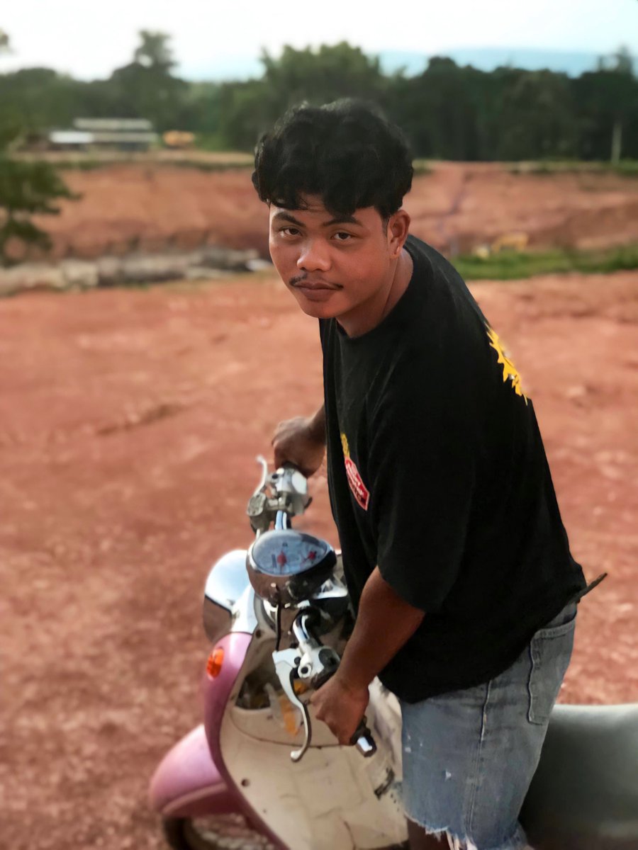 chana6408's tweet photo. รถไม่เข้ากับหน้าเลย555 #บ่าวสกล https://t.co/xtR4f4L9md