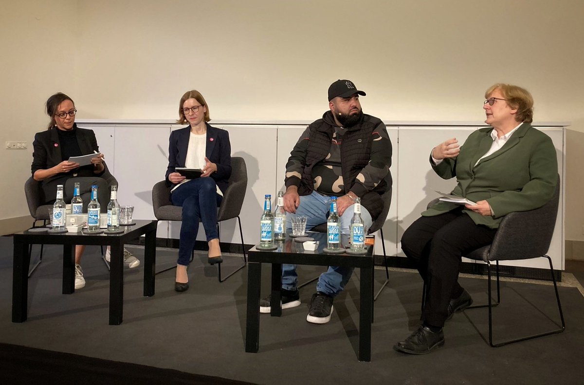 mfk_berlin's tweet photo. Was alles kann #Solidarität sein? Heute Abend diskutieren wir zusammen mit dem @DIMR_Berlin, @ali_yldrm93, @jule_specht und @chwatty über die »Solidarität in der Krise« – jetzt live im #Museum und bald im @dlfkultur zu hören. https://t.co/1iixt04Ub4