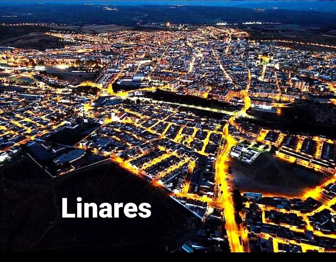MiguelDlaCamara's tweet photo. Quiero contaros cosas sobre Linares y el por qué tienes que venir como Turista, u organizar eventos (Turismo de Congresos), en este #DiaMundialDelTurismo, ya que ni la cuenta @aytolinares o @TurismoLinares lo están haciendo. 
Hilo va. https://t.co/sIhaPSociu