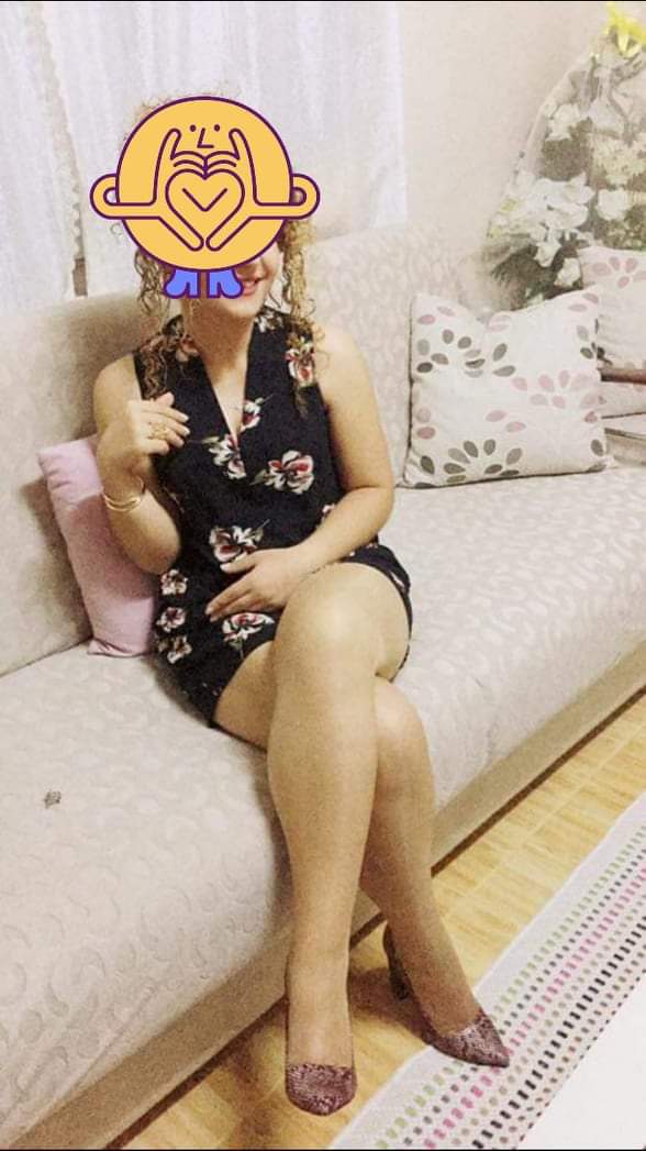 Eşimle nezaman düğüne gitsek bir fahişe gibi giyiniyor onu elinden tutunca sanki sikicisine getiriyormuşum gibi heyecanlanıyorum ve düğün dönüşü ıslak amını elbisesini çıkarmadan yalıyorum evimizde bazen düğün wc sinde sakxo yapıyor bana