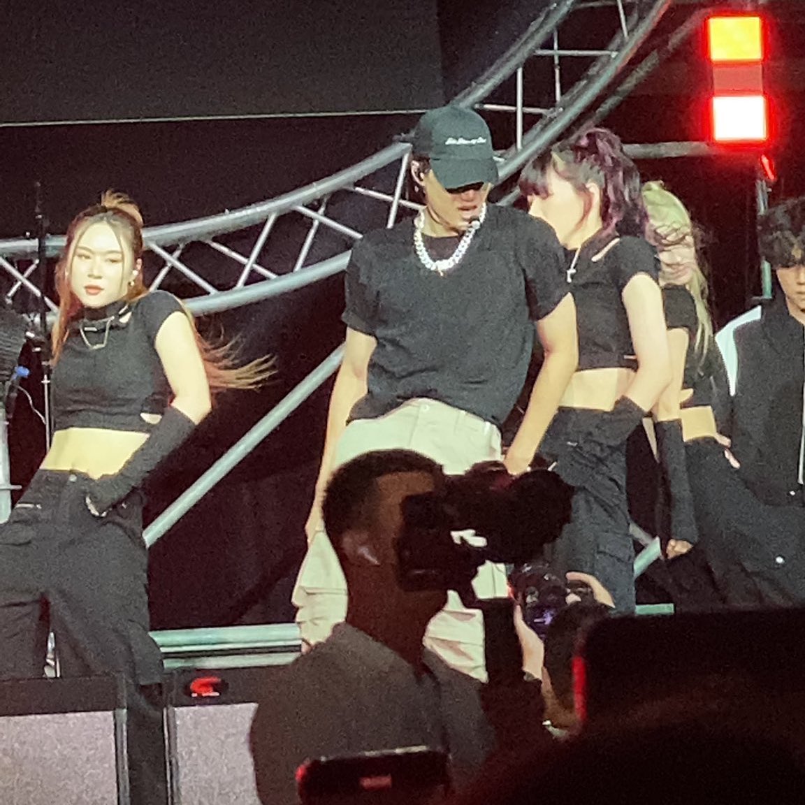 onlyhere4kai's tweet image. The perfect body proportions. The outfit. I am going to go feral this man is just so sexy