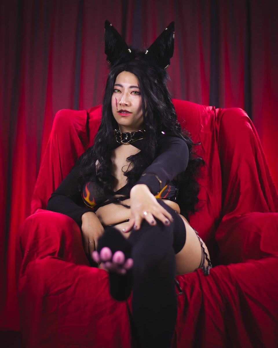 DarksquirePhoto's tweet photo. I figure I should share these here and not just on IG.
@scoootles had this great idea for a hellhound themed photoshoot https://t.co/oeA2G0mHoP