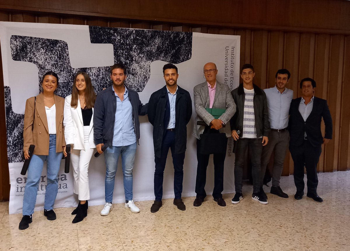 ehu_enpresainst's tweet photo. 🎓Muchas gracias al alumnado de esta última edición del postgrado en Gestión Patrimonial y Banca Privada, que hoy cierran una etapa entre las paredes de nuestra casa (@upvehu) 🤗
¡Os deseamos lo mejor en vuestro viaje!
#upvehu #GPBP #finanzas #clausura https://t.co/mU0vLR2u0M
