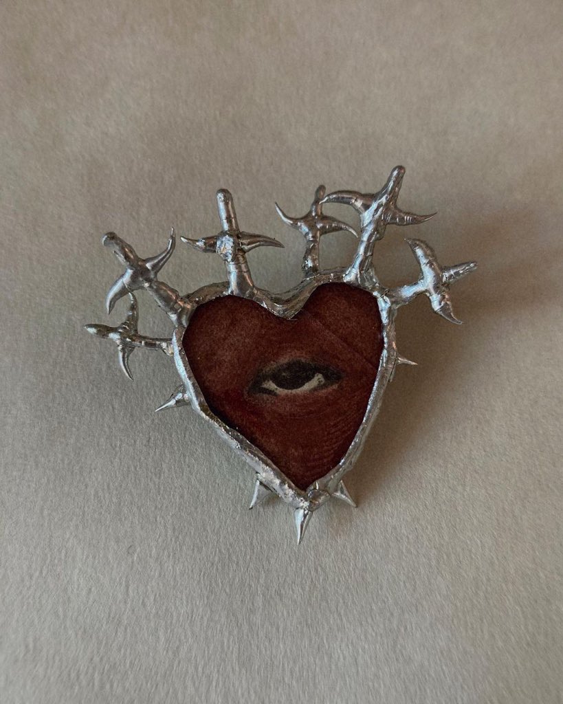 fashntalk's tweet photo. Pendants by Laura Benson https://t.co/KPlVq9Zzj4