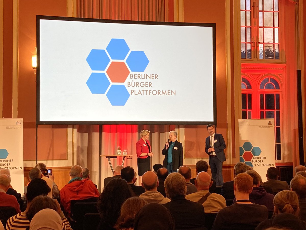 BerlinerBrgerp1's tweet photo. Das erste Thema #BezahlbareEnergie mit Elke Schilling, Robert Spraicar und @FranziskaGiffey .
Balkonkraftwerke für Berliner_innen organisieren. 
#Berlin https://t.co/RJ8AMVWOnm