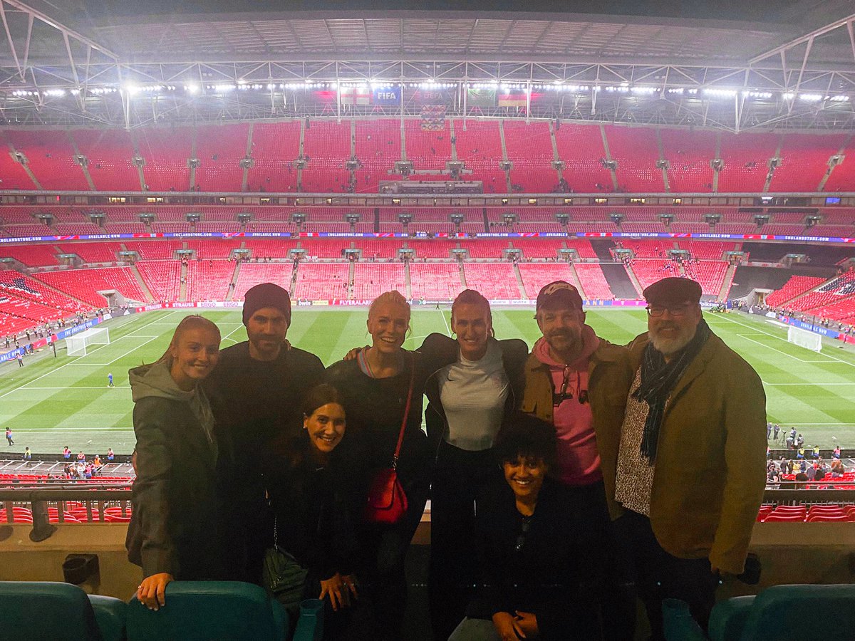 📸 | jason sudeikis, leah williamson, brett goldstein, hannah waddingham, jill scott, joe kelly and remmie williams at wembley yesterday! [via <a href="/remmiewilliams/">Rem</a>]