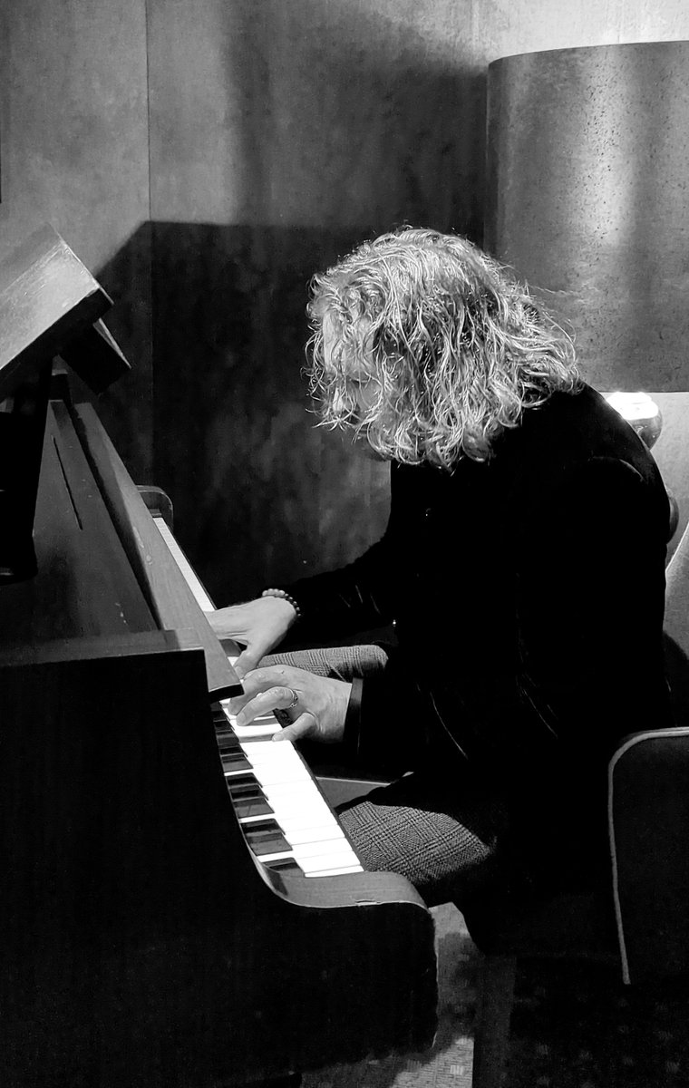 theartofhunter's tweet photo. Thank you for having me...

#Pianist 
#solopianist
#performanceart
#France 
#Île-de-France
#travelfrance
#pianobars https://t.co/noN6uKZJNZ