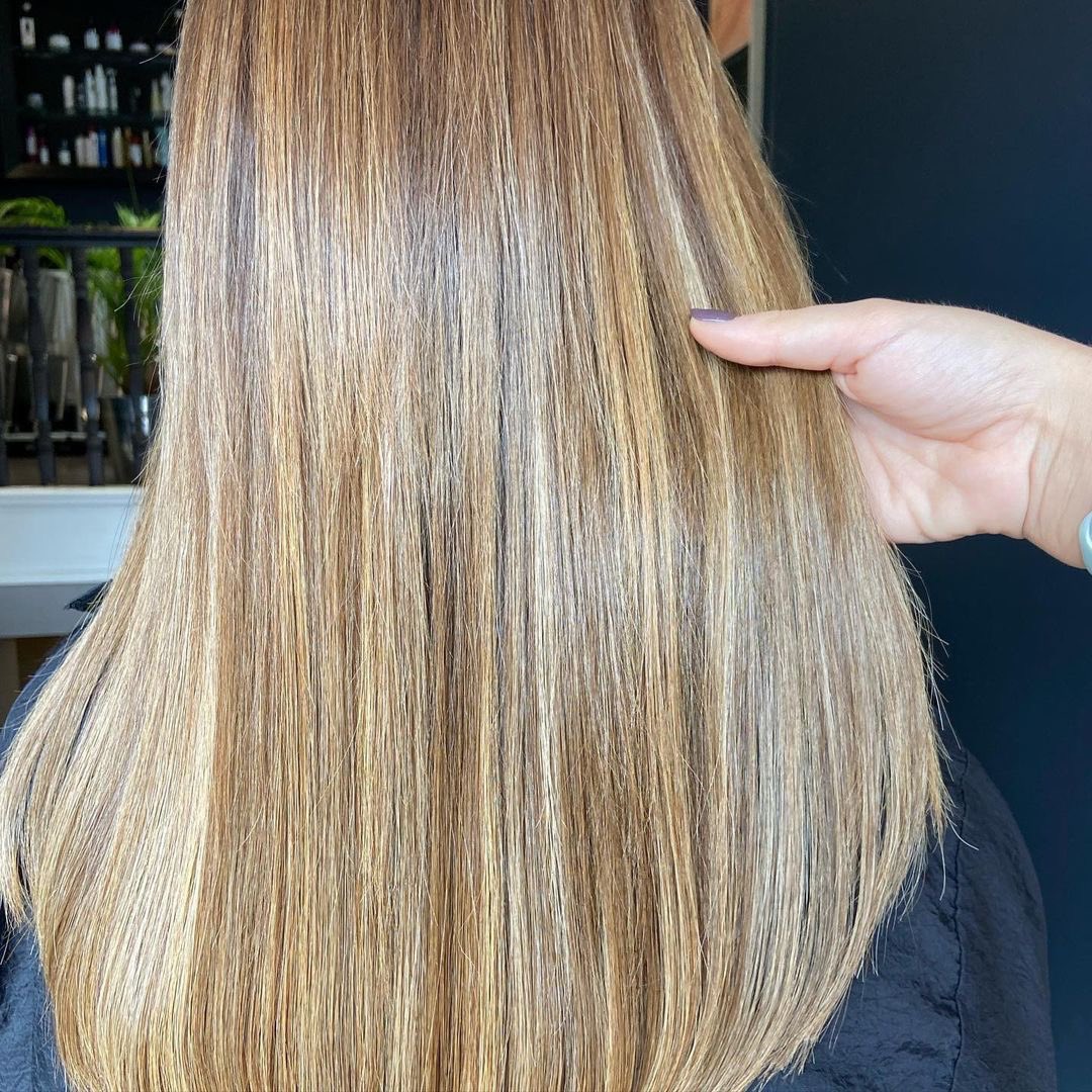 RMUKLeeds's tweet photo. 𝗛𝗢𝗡𝗘𝗬 𝗕𝗟𝗢𝗡𝗗𝗘 🍯👩🏼

Transformed using 125 bonds of @GreatLengthsUK hair 🙌🏼

Colour by Massi 
Hair Extensions by Laura

#hairextensions #hair #haircolour #highlights #leedscity #leedshairdresser 
#greatlengths #hairextensions #extensions #rmukleeds https://t.co/7Wf1HMtPLT