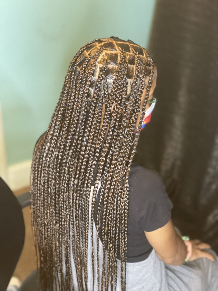 _ameliiiia's tweet photo. LA Braider 😍😍 book w me https://t.co/uk2GlgKPYR