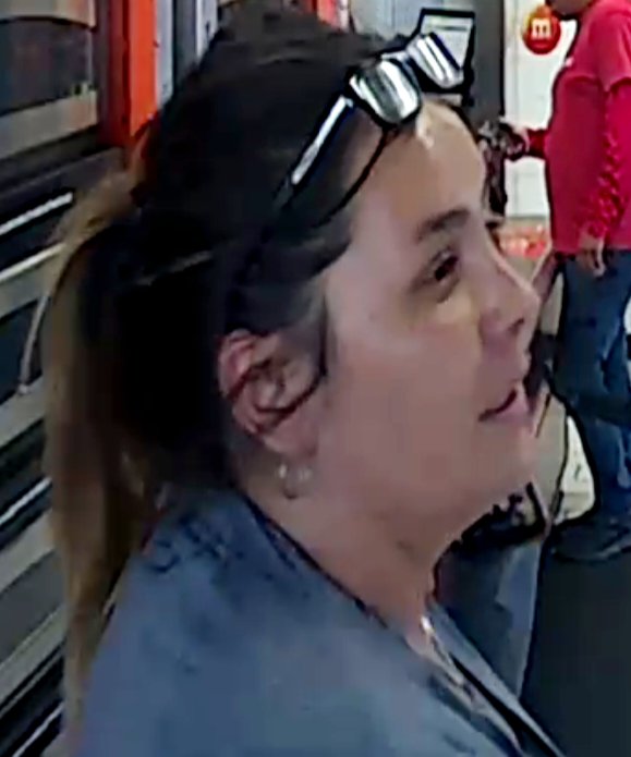 ofcrmagos's tweet photo. 🚨CAN YOU IDENTIFY THESE SUSPECTS?🚨

Detectives are hoping to identify the two pictured suspects. Back in July, the pair entered Little Caesar's near 22nd St. &amp; S. Craycroft Rd. and assaulted an employee. 

Anyone w/info is asked to call 88-CRIME. 1/2 https://t.co/r2ntugmeyr