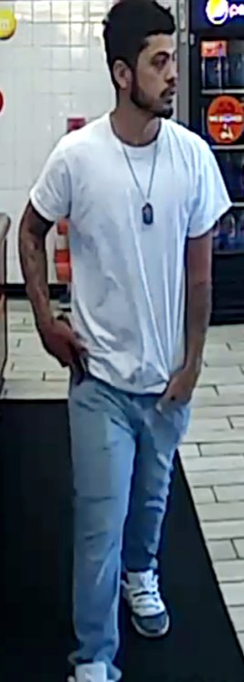 🚨CAN YOU IDENTIFY THESE SUSPECTS?🚨

Detectives are hoping to identify the two pictured suspects. Back in July, the pair entered Little Caesar's near 22nd St. &amp; S. Craycroft Rd. and assaulted an employee. 

Anyone w/info is asked to call 88-CRIME. 1/2