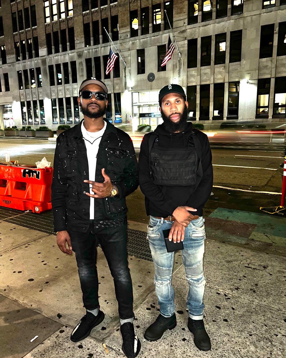 artistcalledQ's tweet photo. you’re only worth as much as the company you keep around you 🙌🏾🤞🏾
Q💰
#quest #qmoney #artistcalledquest #dreamsdontstopentertainment #ddsrecords #jersey #njmusic #nymusic #livinlikelarry #explorepage #explore https://t.co/62MMqT3nKb