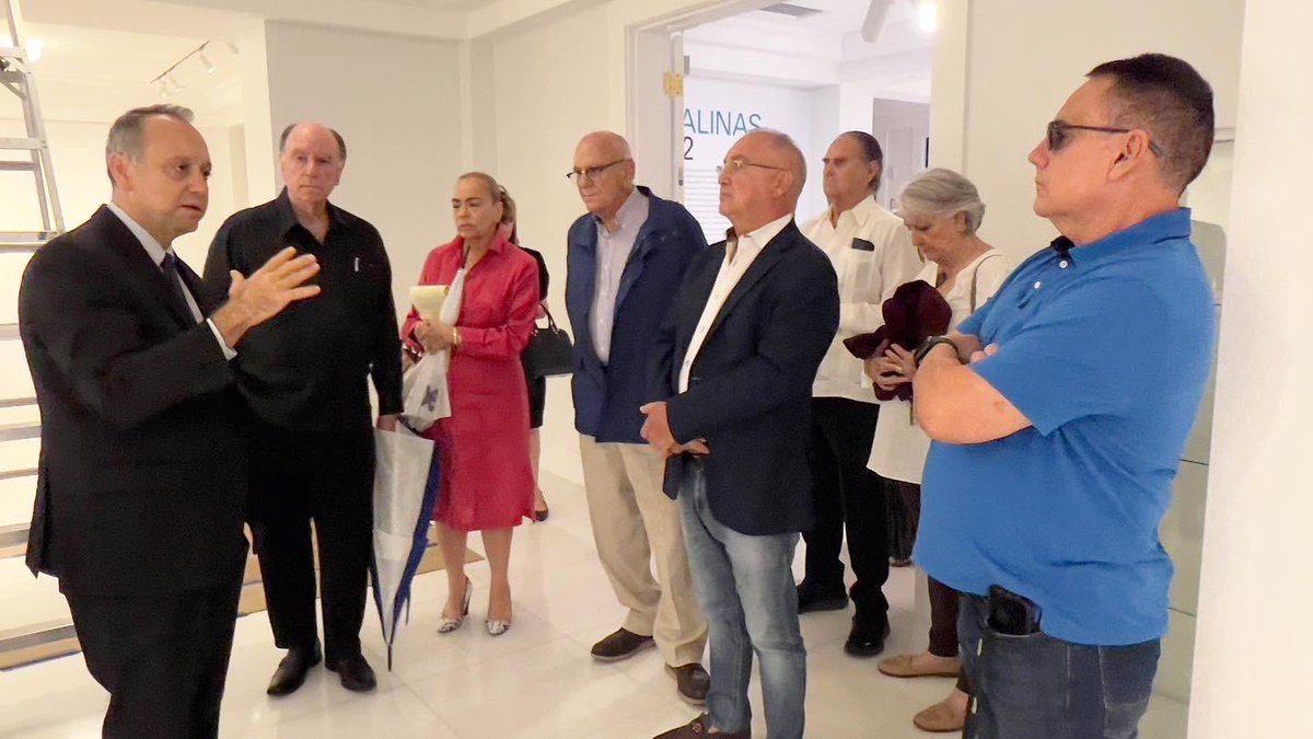 FRJCuba's tweet photo. Ya nos encontramos en el Museo de La Diáspora, para lanzar nuestro nuevo proyecto. Pero antes el director de la institución, el prestigioso patriota @MarcellMiami nos da un tur de cómo será la nueva sala dedicada a la historia del exilio cubano. ¡Muy honrados! https://t.co/sNCVFvdDz1