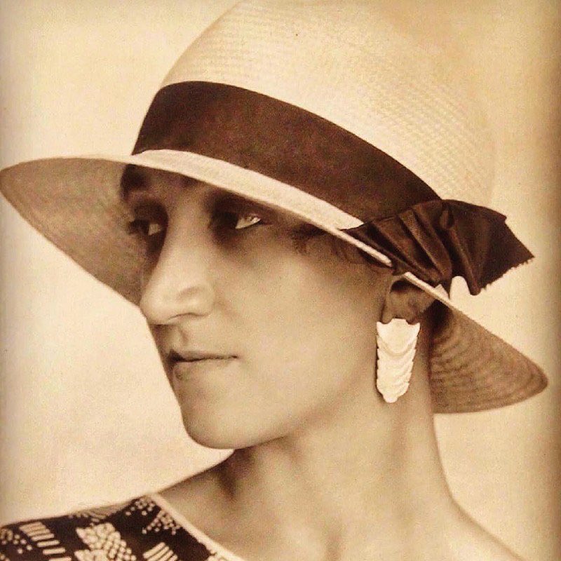 AnaLCepeda's tweet photo. Quienes me conocen saben lo fascinante que es para mí la vida de Antonieta. Es una figura central de la cultura de nuestro país. Bailarina, escritora, periodista, políglota y mecenas. 

Antonieta fue muchas cosas y la historia tardó en hacerle justicia. https://t.co/BeuDFn4vXL