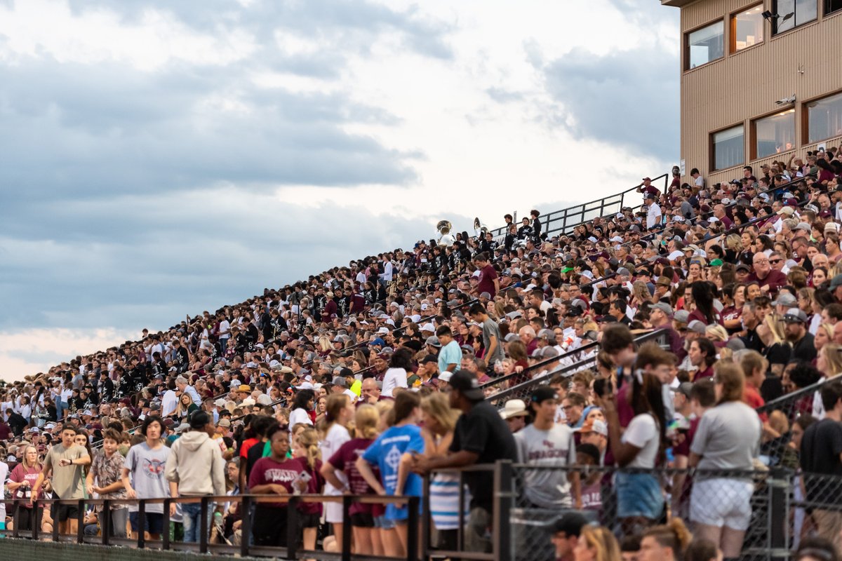 RoundRockFB's tweet photo. Not an empty seat in the house!!

📸: @HenryHueyPhoto https://t.co/tlE7Oh3xLb