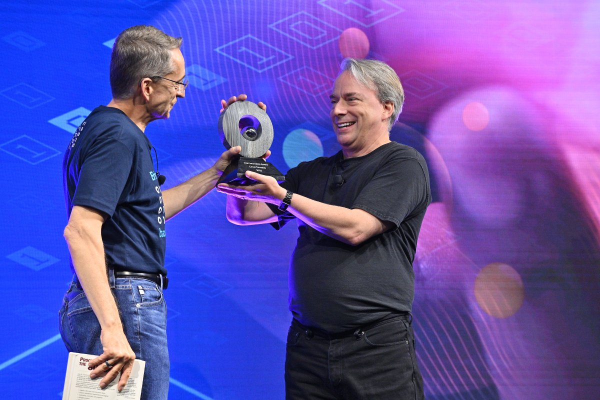 He’s been called the godfather of the open-source movement. 

He’s the creator of the Linux kernel and GIT.

Linus Torvalds is the first recipient of the Intel Innovation Award for his lifetime’s worth of technical achievement. 

#IntelON Learn more: intel.ly/3CaHGxr