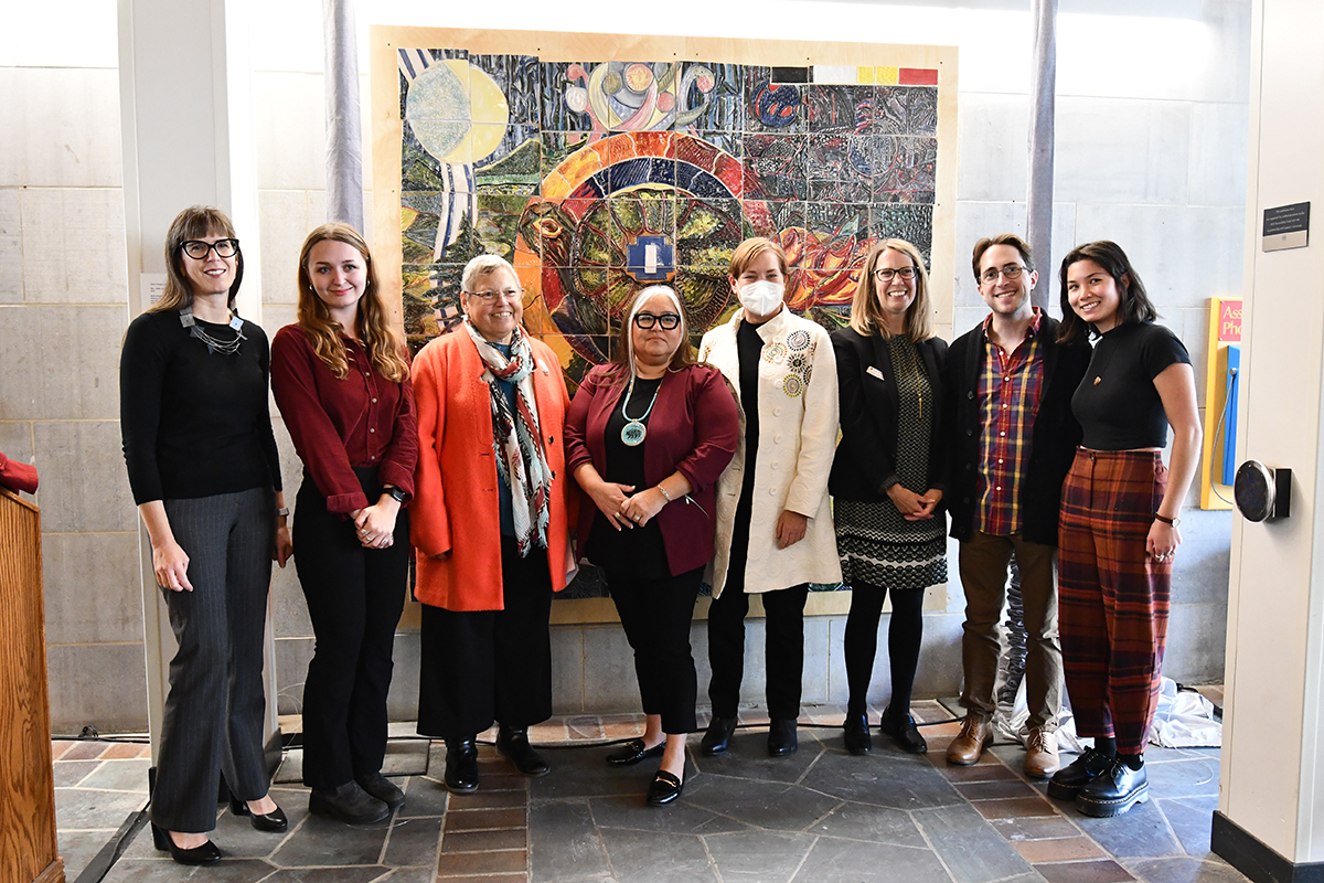 QUartsci's tweet photo. A new mural in Humphrey Hall (@QueensPsyc), Gdoo-Naggininaa: Our Dish, created by artists @GeorginaRiel and Andy Berg, represents a space of sharing and mutual respect between the Anishinaabe, Mississaugas of the Ojibways, and Haudenosaunee.  https://t.co/ln7Iayig8y https://t.co/l5Cb1ndTuy