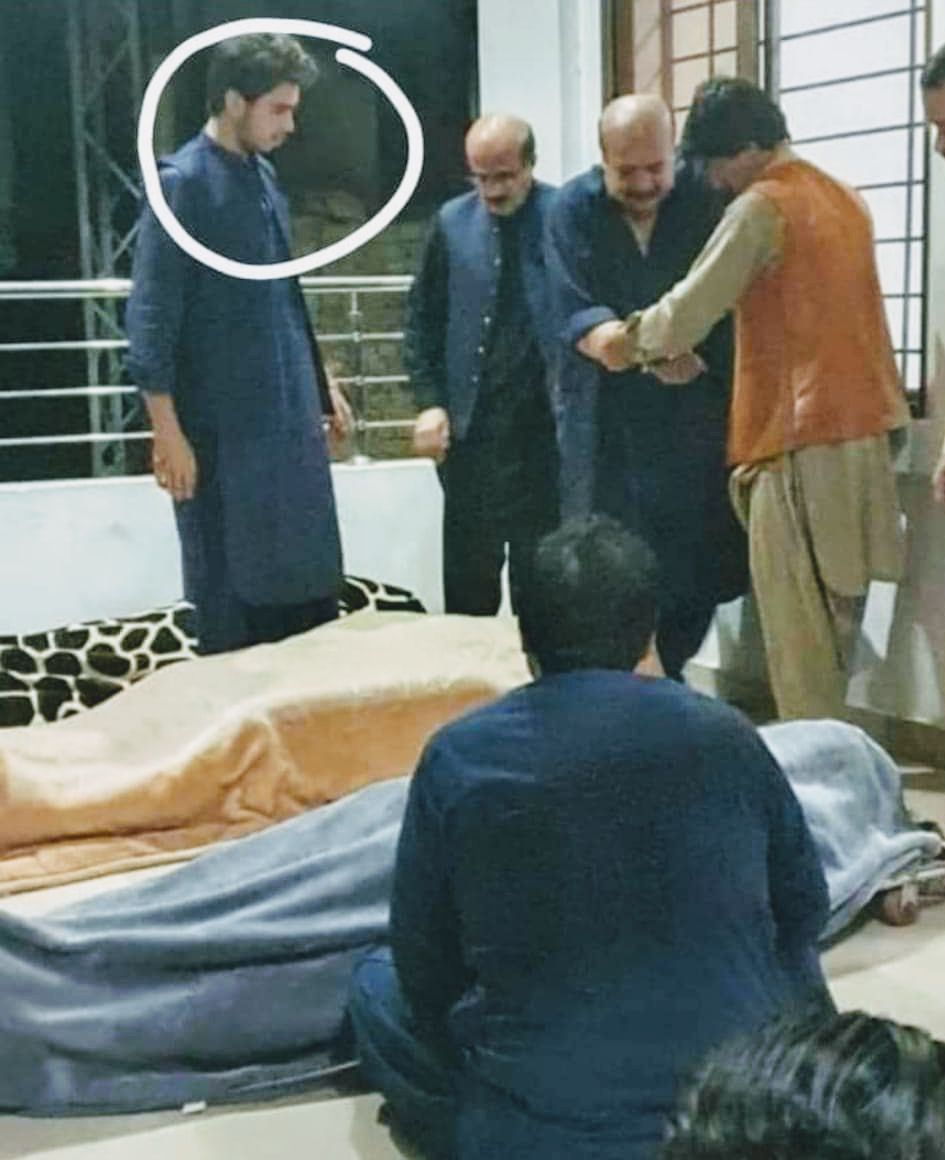 وفااگر ہوتی خون کے رشتوں میں 
تو نہ بکتا یوسف مصر کے بازاروں میں 
تین بھائیوں کا قاتل چوتھا بھائی نکلا 

استغفراللہ