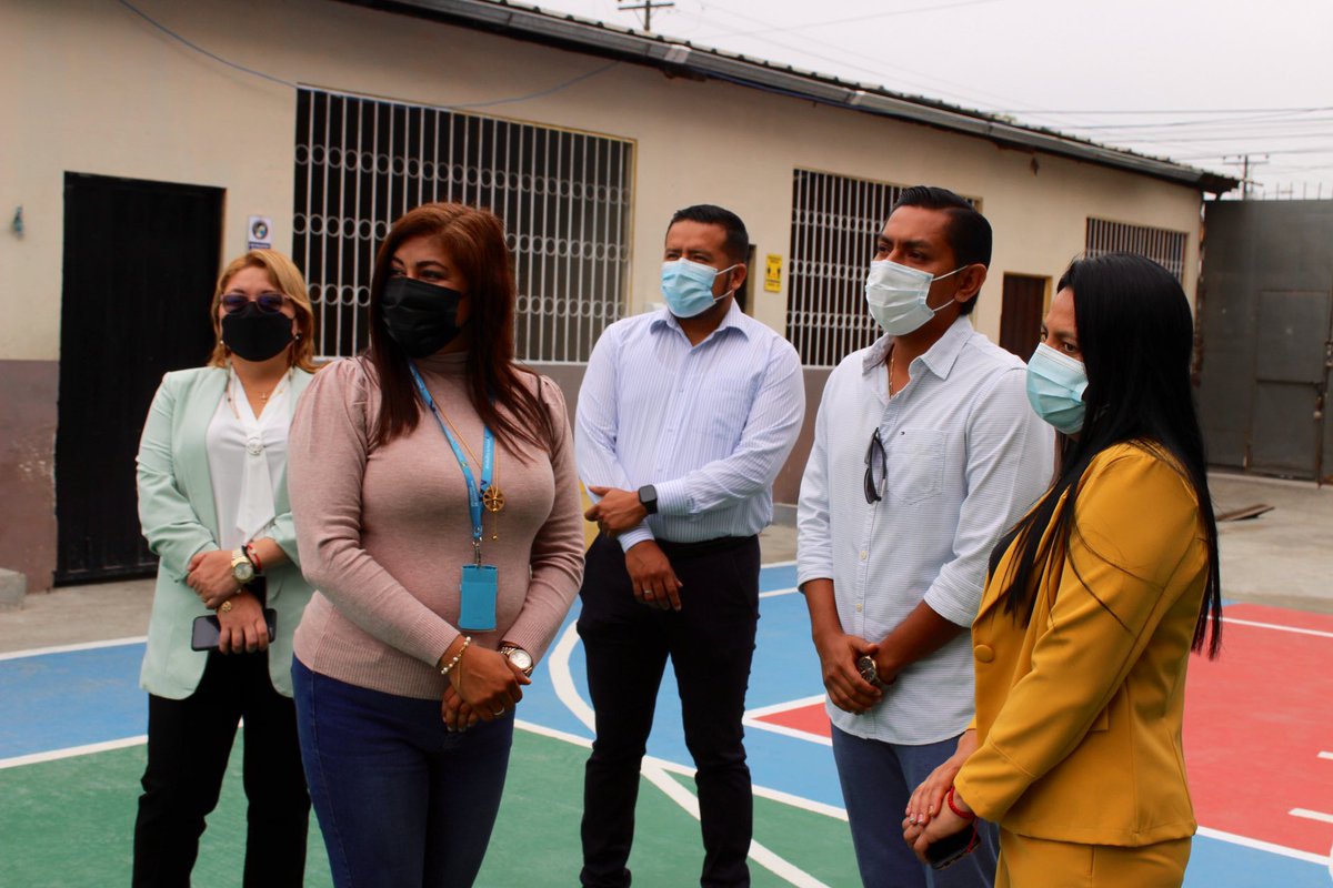 EducacionZ5_Ec's tweet photo. [NARANJITO] @monka78, coordinadora de @EducacionZ5_Ec visitó la Escuela de Educación Básica Emma Rodríguez, donde dialogó con los niños, niñas y del plantel y recorrió las instalaciones.
#EncontrémonosPorLaEducación https://t.co/kwbVw3G6gY