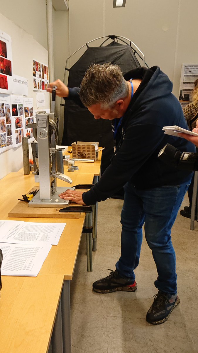 A successful first Lund Luminescence Day has come to an end. ~30 people enjoyed a day of luminescence dating and dosimetry @LundGeology, including making their own dosimeter and discussing sampling techniques and visiting the lab.