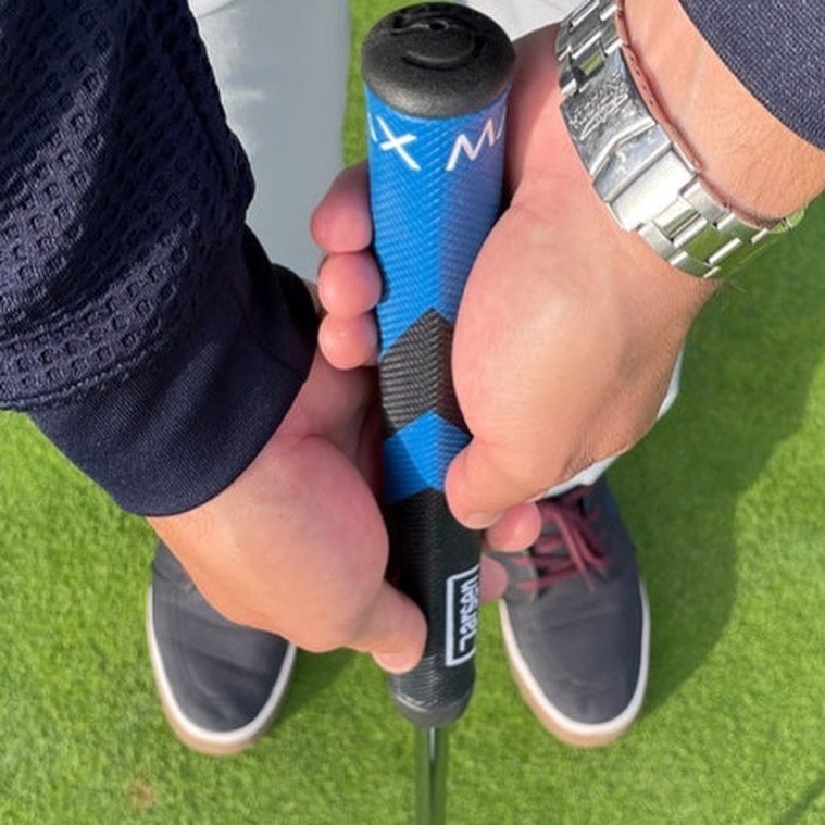 Make_putt's tweet photo. Upgrading your Putter’s grip to a @GarsenGolf is a great way to realize the full potential of the V-S Putter all round long! https://t.co/SzZAFJOJet #garsengriptechnology #garsen #garsengrip #makefieldputters #makefieldputter #makefield #makeputt #golf #golfswing #golflife https://t.co/5NIIvKXqL2